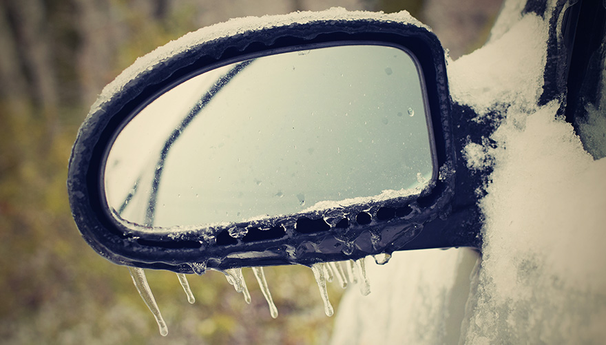 The Do's and Don’ts of defrosting your car on icy mornings